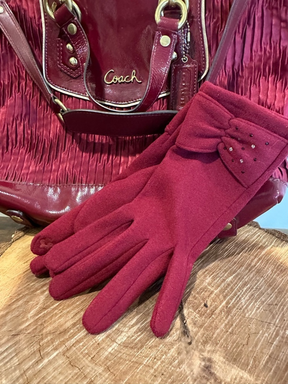 Women's Maroon Winter Gloves with Clover Detail - Picture 7 of 9